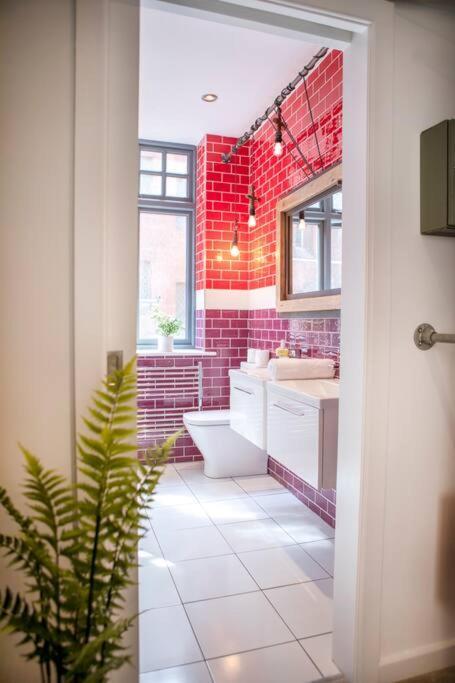 Central Townhouse With Roof Terrace Manchester Extérieur photo